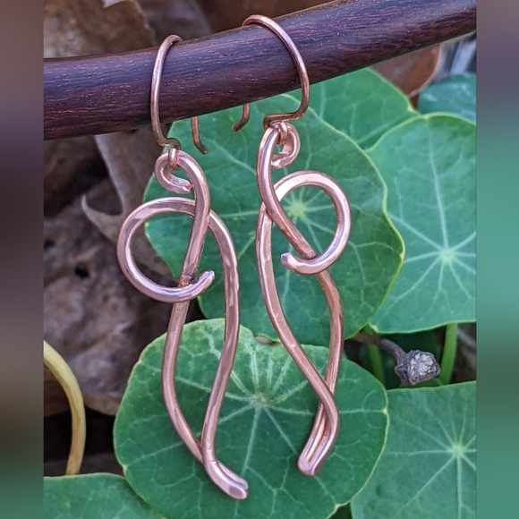 Hand Crafted Copper Earrings Artistic Hammered Curves - Picture 14 of 16